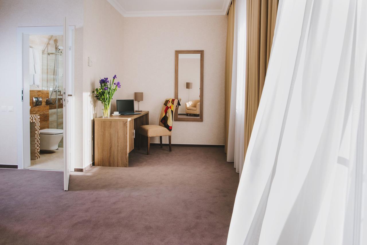 Hotel Alkor Truskavets Luaran gambar